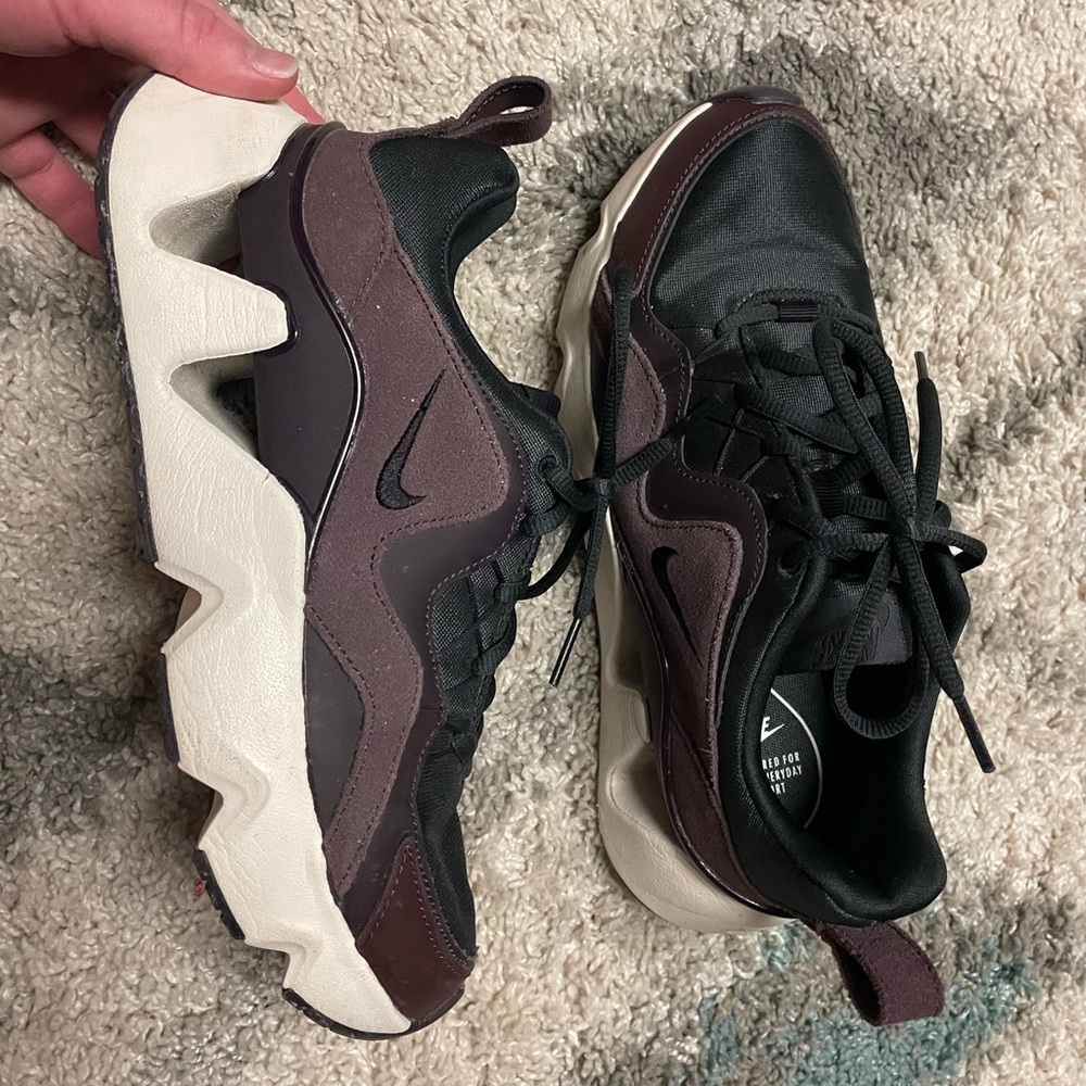 Womens Nike Ryz 365 shoes
